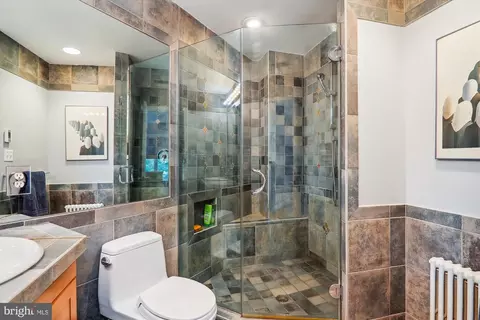 Bath - 1408 Highland Dr, Silver Spring, MD 20910 photo 2 of 5