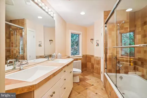 Bath - 1408 Highland Dr, Silver Spring, MD 20910 photo 3 of 5