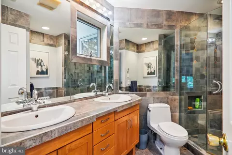 Bath - 1408 Highland Dr, Silver Spring, MD 20910 photo 1 of 5