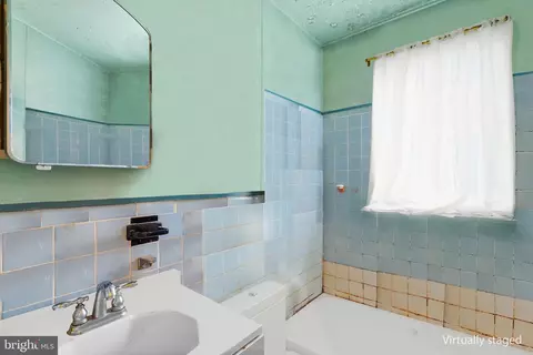 Bath - 8518 11th Ave, Silver Spring, MD 20903 photo 1 of 2