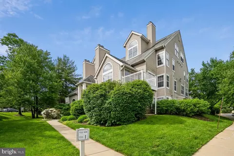 933 Hillside Lake Ter #112, Gaithersburg, MD 20878