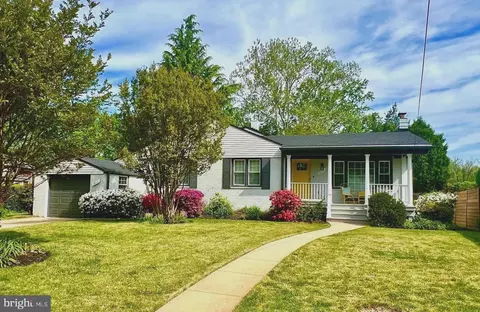 9713 Bellevue Dr, Bethesda, MD 20814