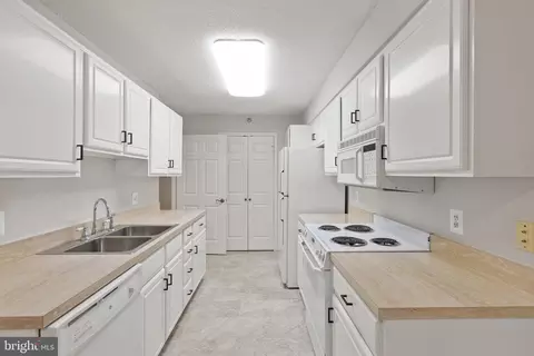14805 Pennfield Cir #203, Silver Spring, MD 20906 photo 13