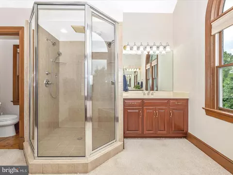Bath - 11401 Mountain View Rd, Damascus, MD 20872 photo 4 of 7