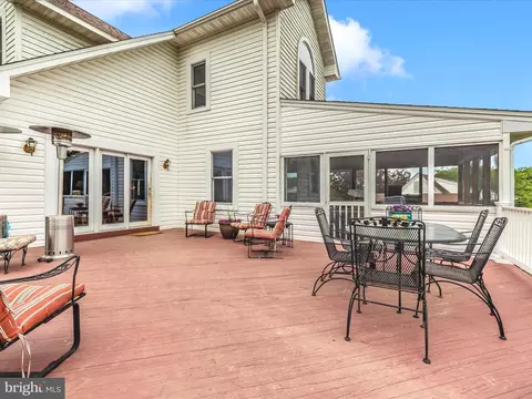 Exterior - 11401 Mountain View Rd, Damascus, MD 20872 photo 4 of 10