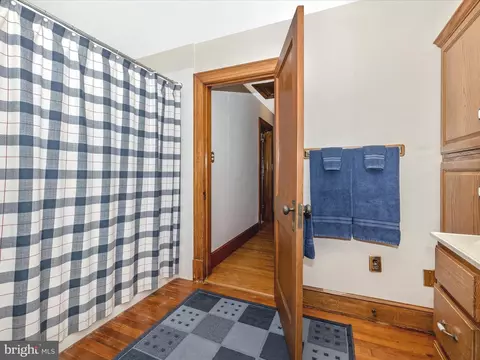 Bath - 11401 Mountain View Rd, Damascus, MD 20872 photo 6 of 7