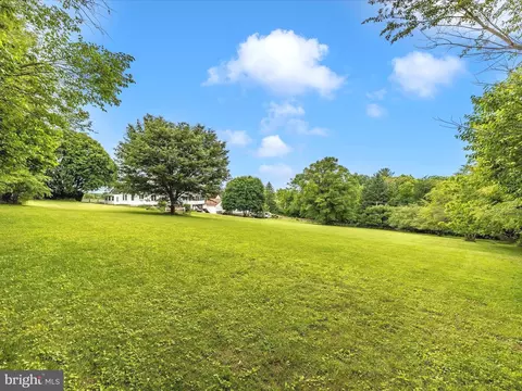 Exterior - 11401 Mountain View Rd, Damascus, MD 20872 photo 8 of 10