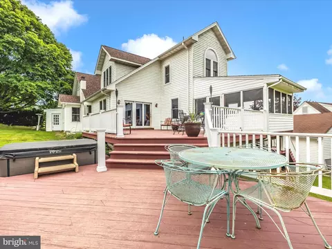 Exterior - 11401 Mountain View Rd, Damascus, MD 20872 photo 3 of 10