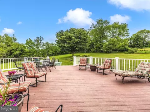Exterior - 11401 Mountain View Rd, Damascus, MD 20872 photo 2 of 10