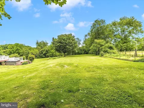 Exterior - 11401 Mountain View Rd, Damascus, MD 20872 photo 7 of 10