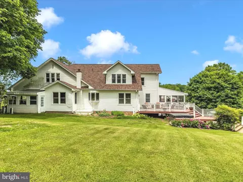 Exterior - 11401 Mountain View Rd, Damascus, MD 20872 photo 5 of 10