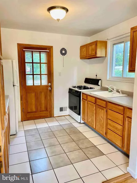 3723 Ralph Rd, Silver Spring, MD 20906 photo 4