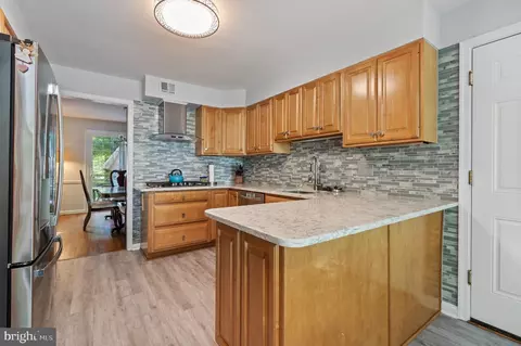 620 Whitingham Dr, Silver Spring, MD 20904 photo 3