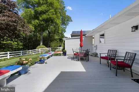 Exterior - 15320 Aylesbury St, Silver Spring, MD 20905 photo 4 of 13