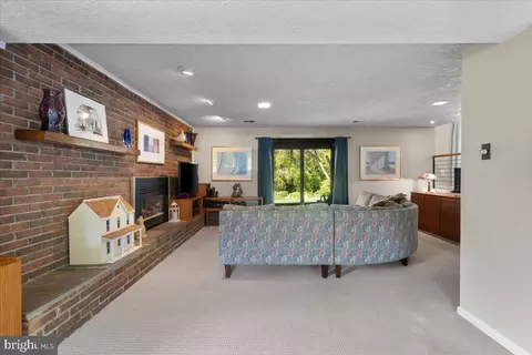 Living - 15320 Aylesbury St, Silver Spring, MD 20905 photo 2 of 2