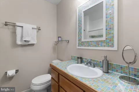 Bath - 15320 Aylesbury St, Silver Spring, MD 20905 photo 2 of 4