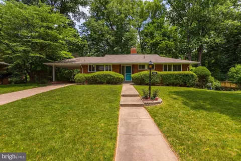 5909 Rudyard Dr, Bethesda, MD 20814