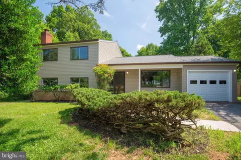 7808 Suthard Dr, Derwood, MD 20855
