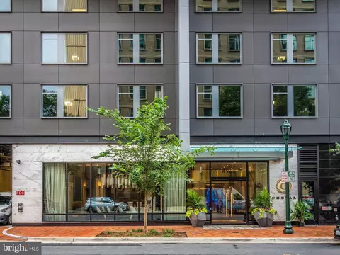 4960 Fairmont Ave #PH3, Bethesda, MD 20814