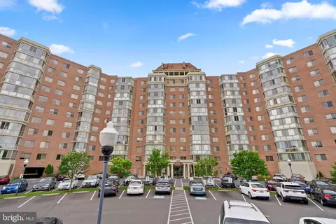 3200 N Leisure World Blvd #214, Silver Spring, MD 20906