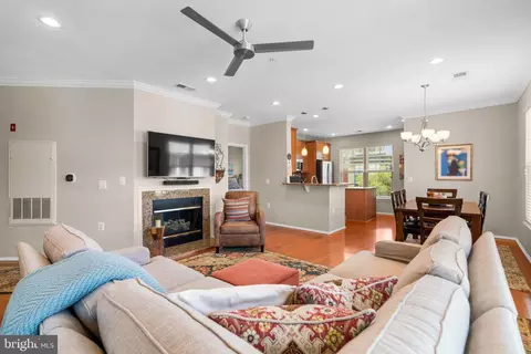 11800 Old Georgetown Rd #1417, Rockville, MD 20852