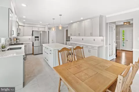 Kitchen - 17247 Spates Hill Rd, Poolesville, MD 20837 photo 6 of 8