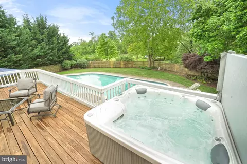 Exterior - 17247 Spates Hill Rd, Poolesville, MD 20837 photo 11 of 19