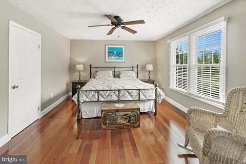 Bedroom - 17247 Spates Hill Rd, Poolesville, MD 20837 photo 4 of 7