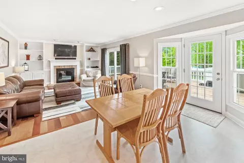 Dining - 17247 Spates Hill Rd, Poolesville, MD 20837 photo 1 of 2