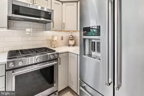 Kitchen - 17247 Spates Hill Rd, Poolesville, MD 20837 photo 4 of 8