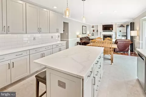 Kitchen - 17247 Spates Hill Rd, Poolesville, MD 20837 photo 5 of 8