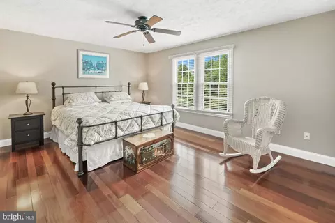 Bedroom - 17247 Spates Hill Rd, Poolesville, MD 20837 photo 3 of 7