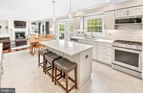 Kitchen - 17247 Spates Hill Rd, Poolesville, MD 20837 photo 1 of 8
