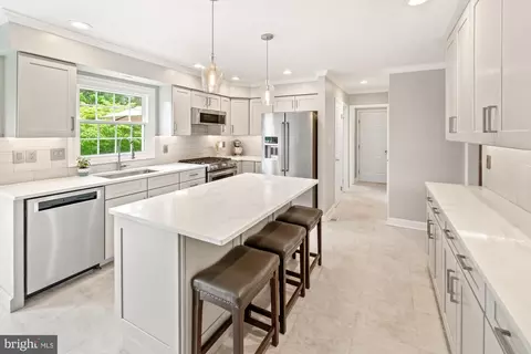 Kitchen - 17247 Spates Hill Rd, Poolesville, MD 20837 photo 2 of 8