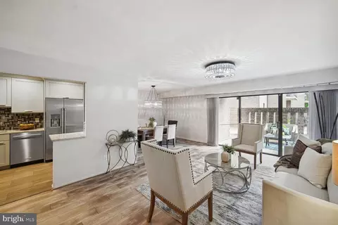 18 Monroe St #101, Rockville, MD 20850