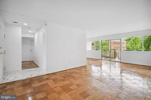 4720 Chevy Chase Dr #201, Chevy Chase, MD 20815
