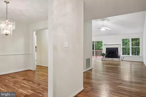 19026 Cattail Ln, Poolesville, MD 20837 photo 4