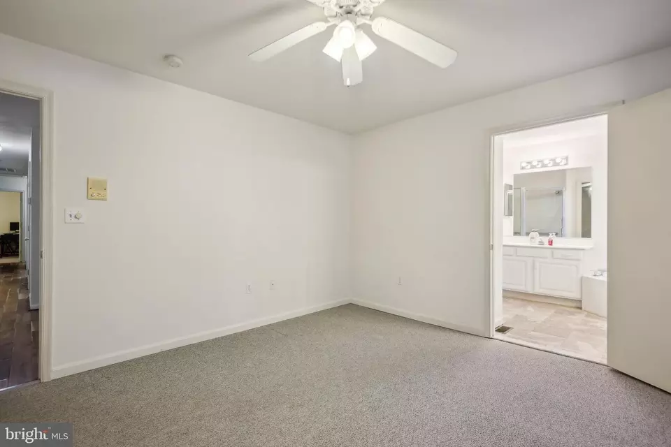 Bedroom - 19026 Cattail Ln, Poolesville, MD 20837 photo 8 of 10