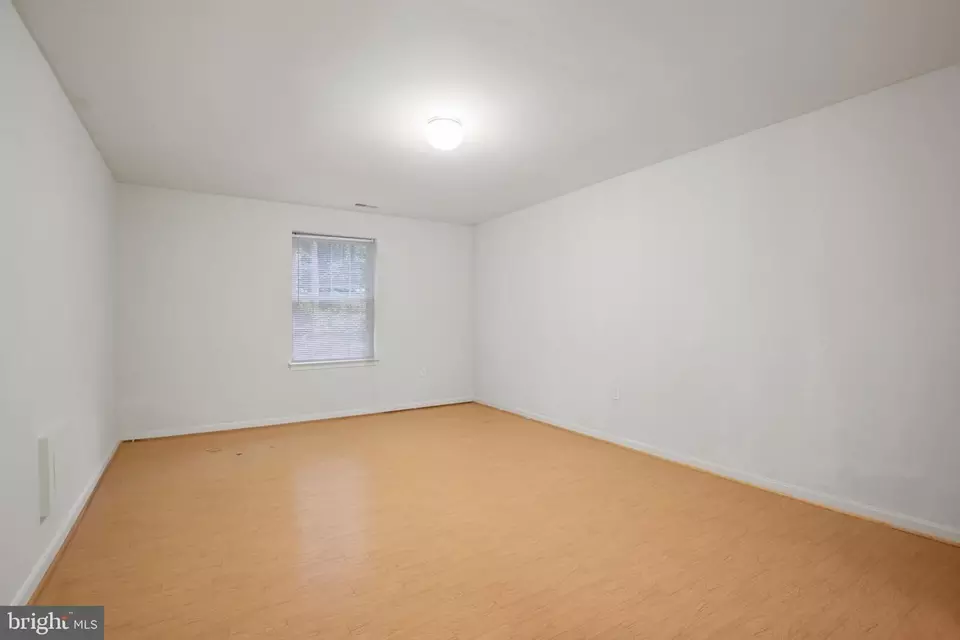 Bedroom - 19026 Cattail Ln, Poolesville, MD 20837 photo 4 of 10