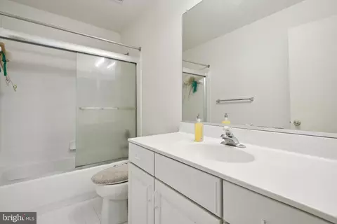 Bath - 19026 Cattail Ln, Poolesville, MD 20837 photo 1 of 5