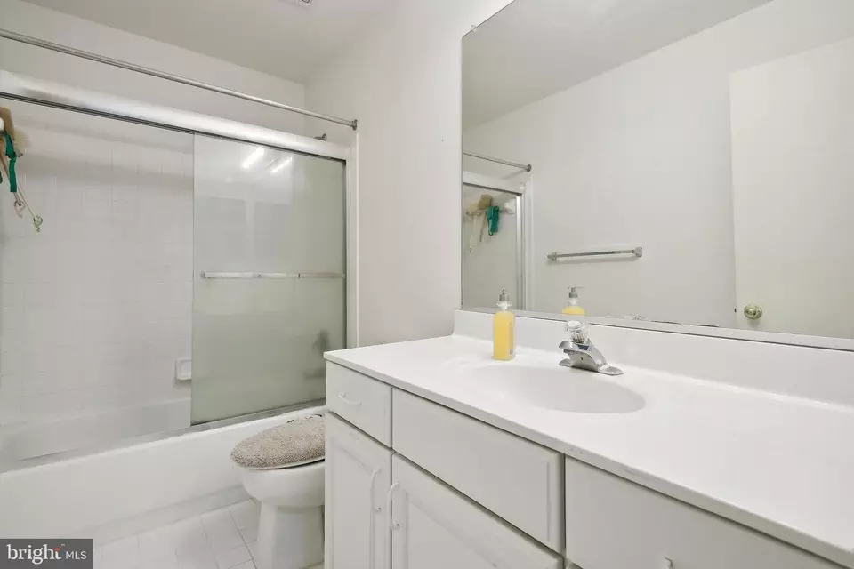 Bath - 19026 Cattail Ln, Poolesville, MD 20837 photo 1 of 5