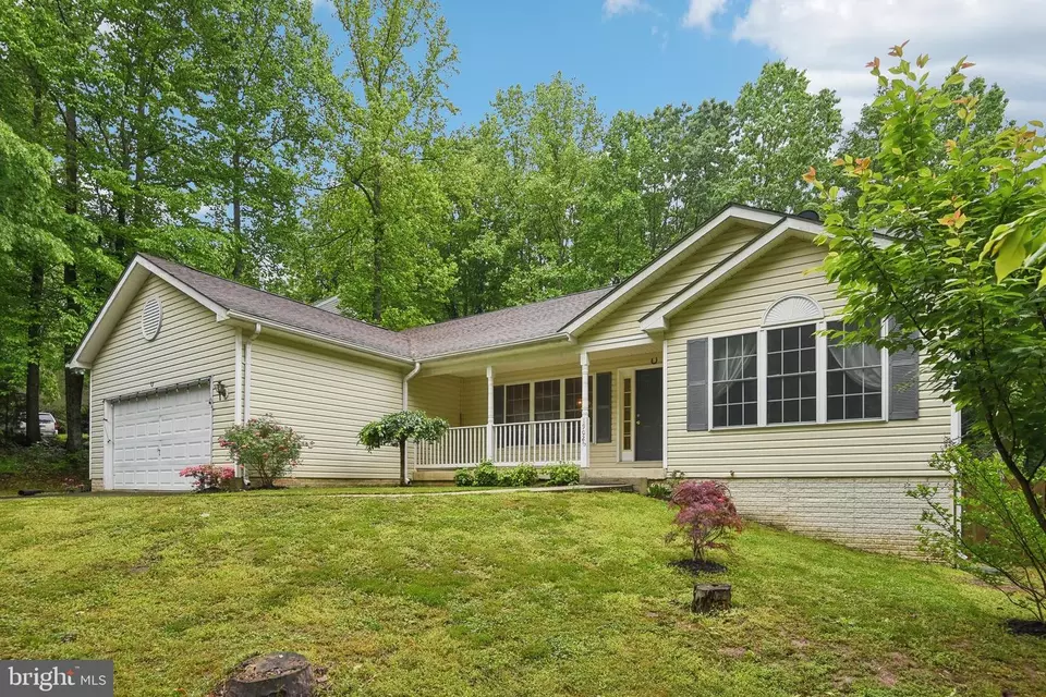 Exterior - 19026 Cattail Ln, Poolesville, MD 20837 photo 2 of 7