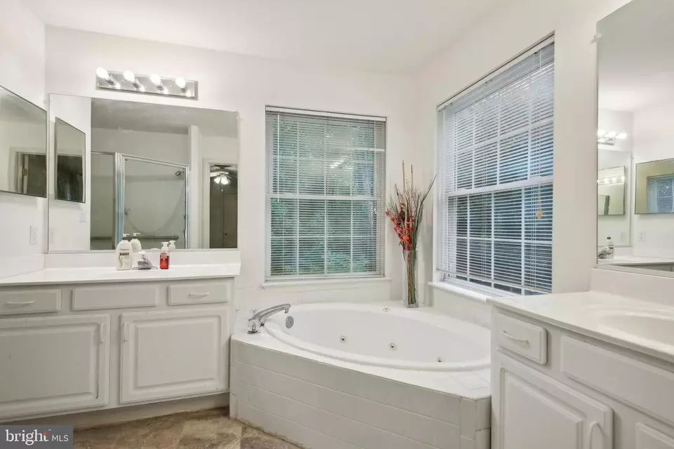 Bath - 19026 Cattail Ln, Poolesville, MD 20837 photo 2 of 5