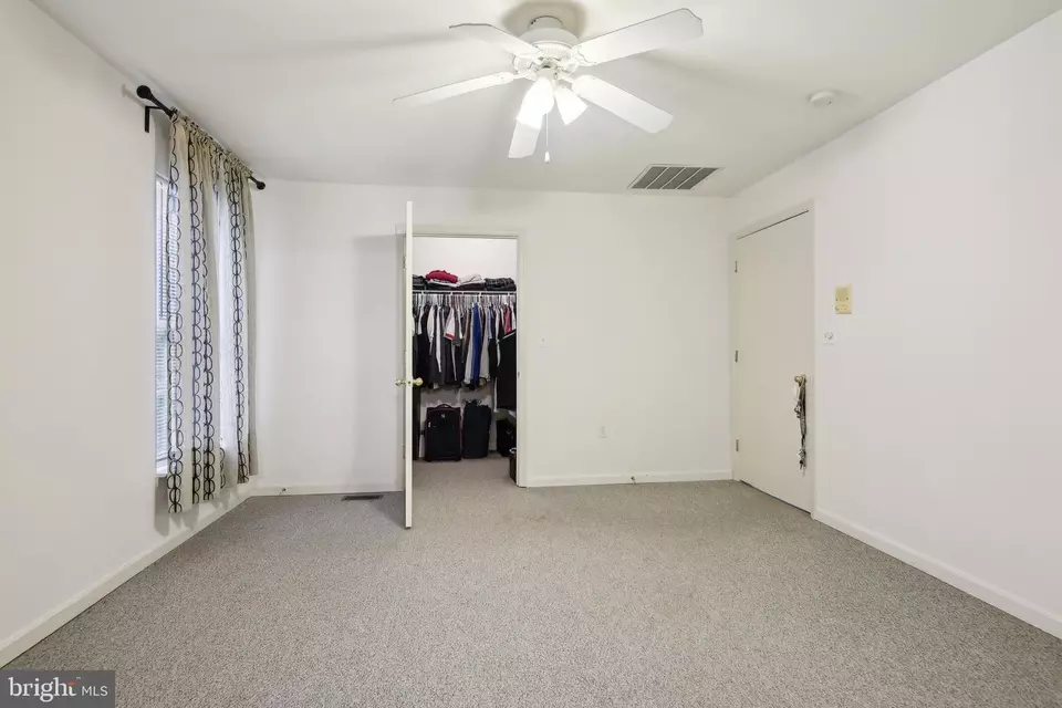 Bedroom - 19026 Cattail Ln, Poolesville, MD 20837 photo 6 of 10