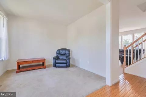 Living - 1318 Wheaton Ln, Silver Spring, MD 20902 photo 2 of 5