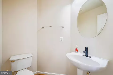 Entry Way - 1318 Wheaton Ln, Silver Spring, MD 20902 photo 1 of 6