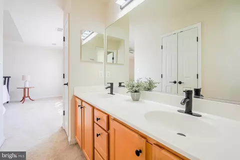 Entry Way - 1318 Wheaton Ln, Silver Spring, MD 20902 photo 4 of 6