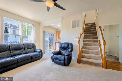 Entry Way - 1318 Wheaton Ln, Silver Spring, MD 20902 photo 2 of 6