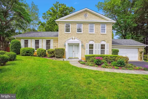 8905 Maxwell Dr, Potomac, MD 20854