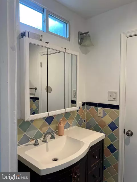 Bath - 3113 Verona Ct, Silver Spring, MD 20906 photo 5 of 13